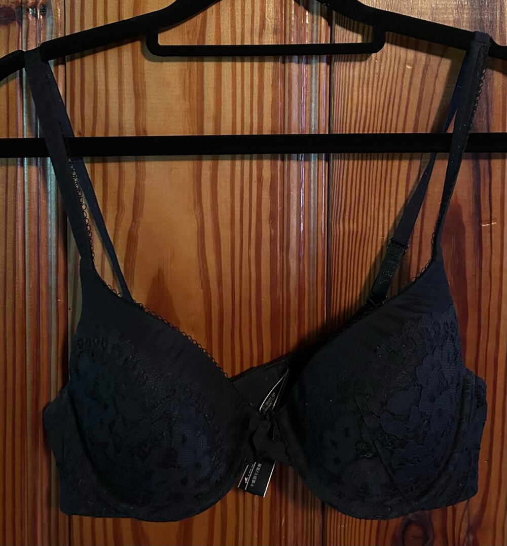 Victoria’s Secret black body by Victoria lined perfect coverage bra size 34b